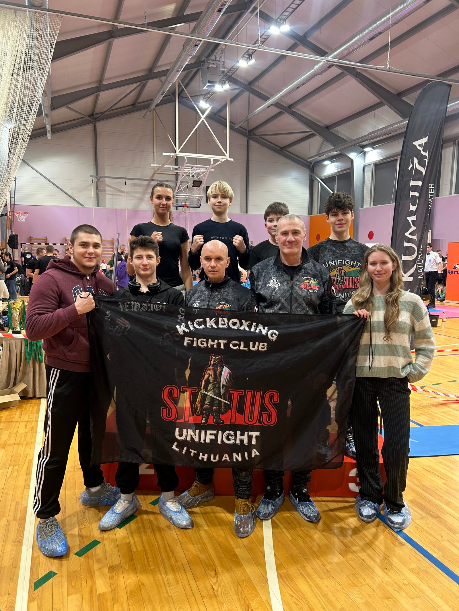 Status Unifight kikbokso komanda su medaliais ir diplomais varžybose Lietuvoje