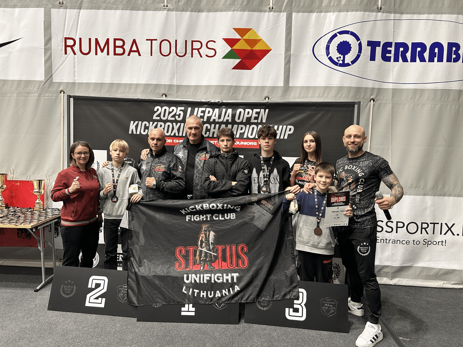 Status Unifight kikbokso komanda su medaliais ir diplomais varžybose Lietuvoje