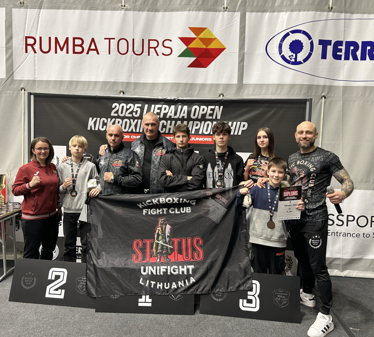 Status unifight kikbokso klubas tarptautinese varzybose